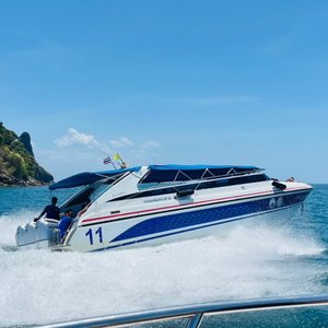 LINE_ALBUM_Speed boat 3Eng 45Sent_231016_3.jpg