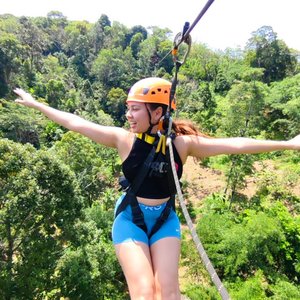 LINE_ALBUM_Zipline_251015_1_0.jpg