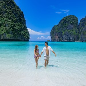 Phuket: Speed Catamaran Boat to Phi Phi Bamboo Island with Lunch Scenery