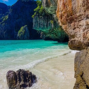 Phuket: Phi Phi Maya Bay and Khai Island Tour by Speed Boat 