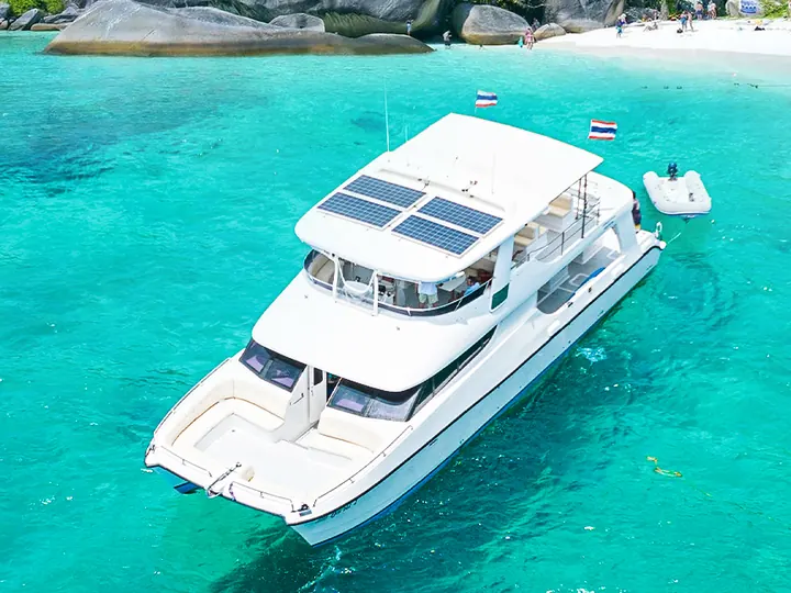 Phuket : Similan Island tour by Luxury Catamaran Flash No.7/ Moonlight