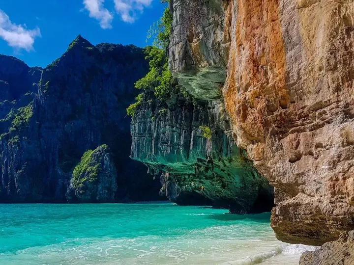 Phuket: Phi Phi Maya Bay and Khai Island Tour by Speed Boat