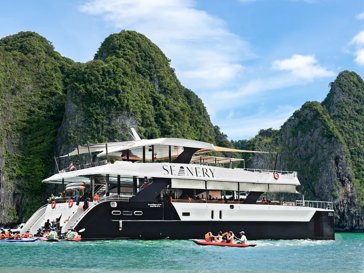 Phuket: Luxury Catamaran Boat to Jamesbond Island with Lunch and Dinner Seanery