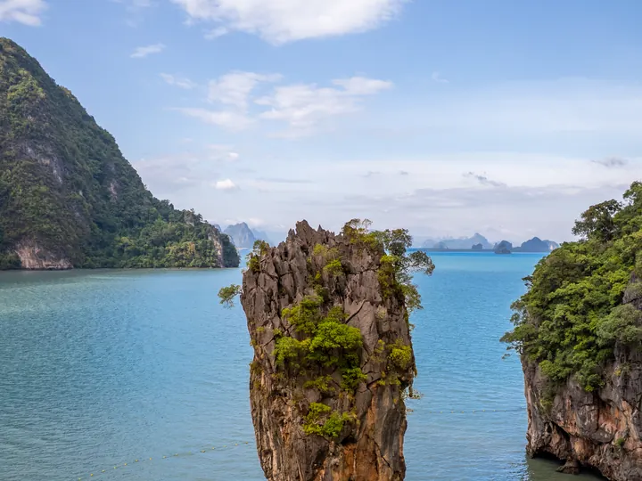 Phuket: Speed Catamaran Boat to Jamesbond Island with Lunch Seanery